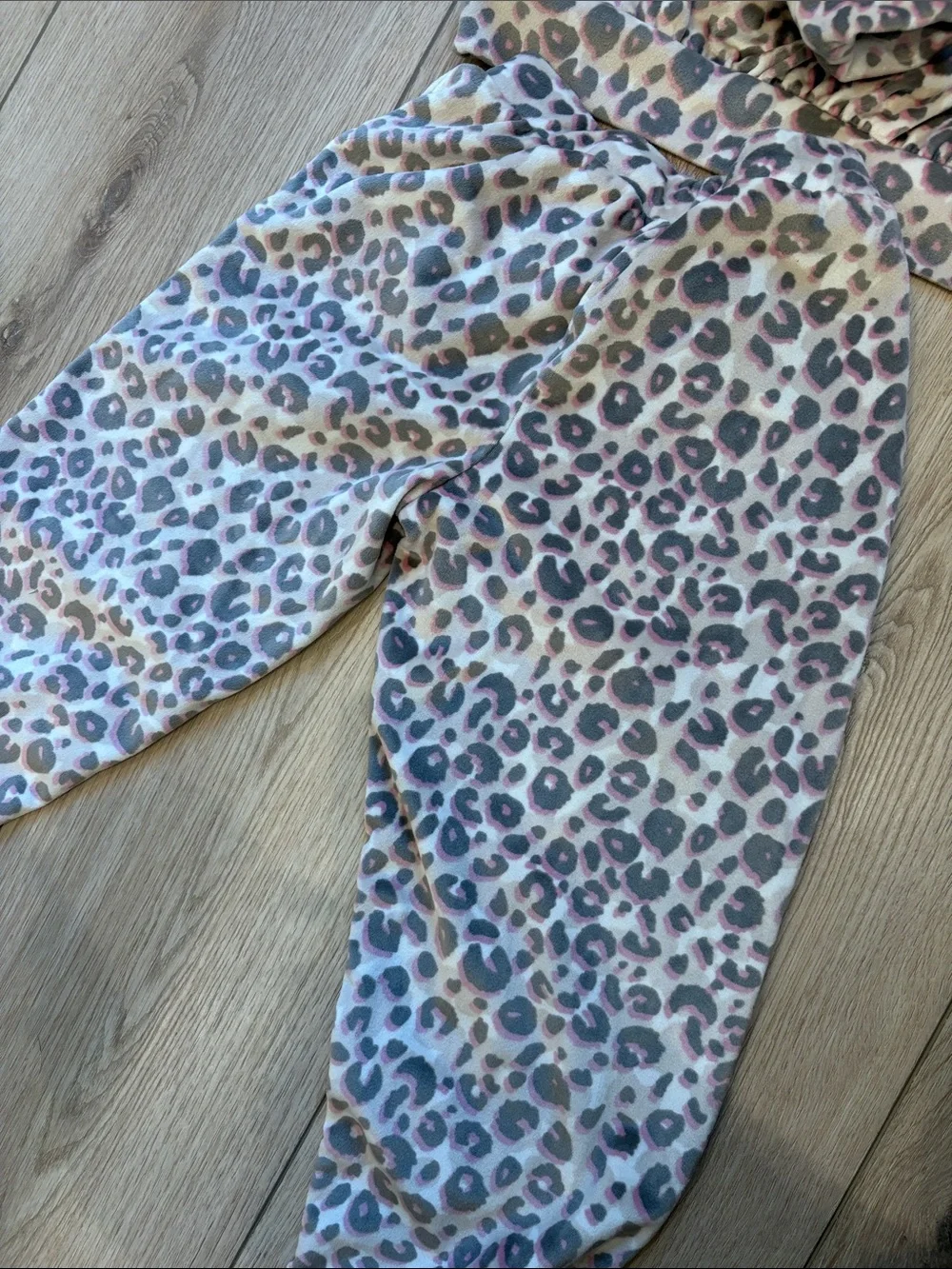 Girls' Pink Leopard Set - Cozy Long Sleeve Top & Jogger Pants